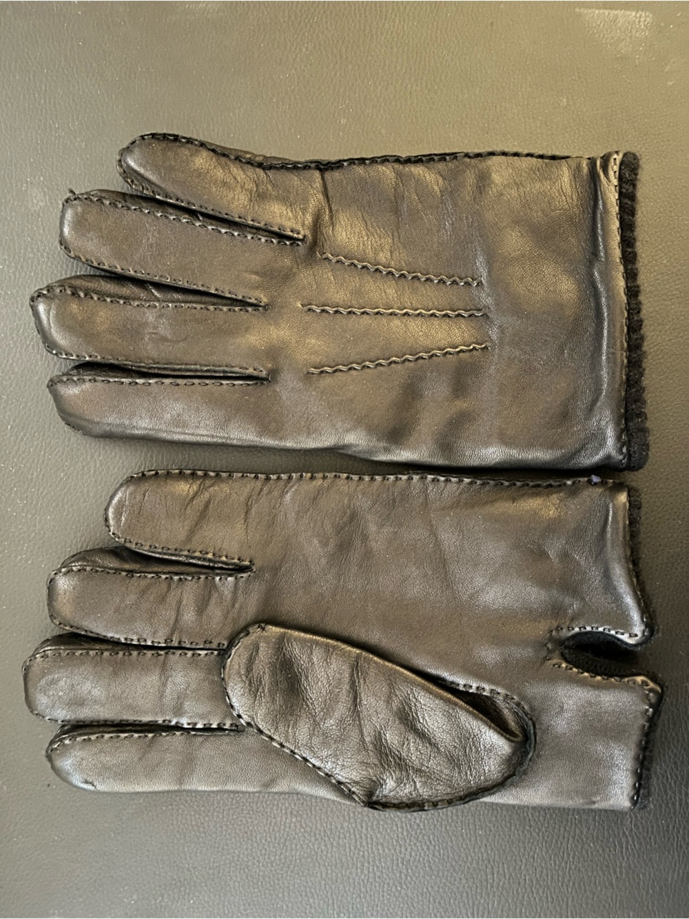 Men’s - NWOT Bergdorf Goodman Black leather and cashmere winter gloves- size L